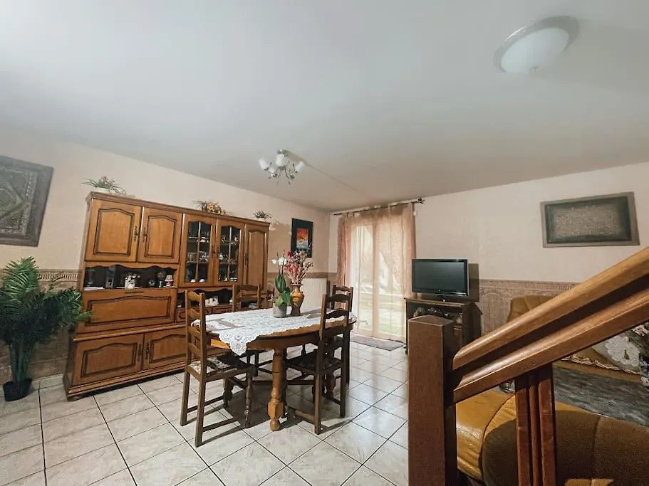 La Plume Argentee Only Women Femmes Uniquement Apartment Venissieux