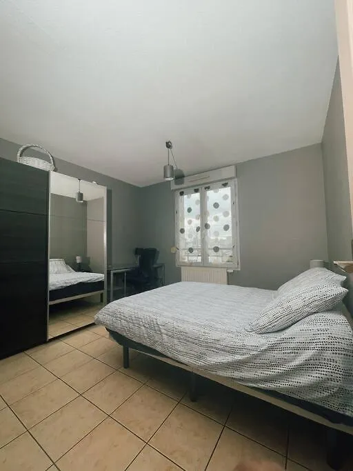 La Plume Argentee Only Women Femmes Uniquement Apartment Venissieux