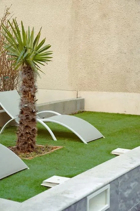 La Plume Argentee Only Women Femmes Uniquement Apartment Venissieux