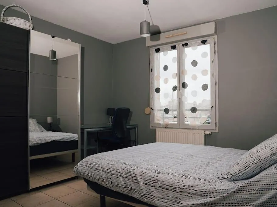La Plume Argentee Only Women Femmes Uniquement Apartment Venissieux 0*,  France
