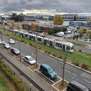 Jolie Proche Tramway Vénissieux